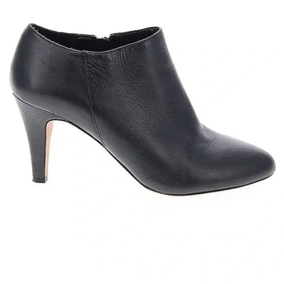 VINCE CAMUTO VIVE Black Ankle Bootie SZ 7.5 Leather Boots Side Zip Shoes - Picture 1 of 17